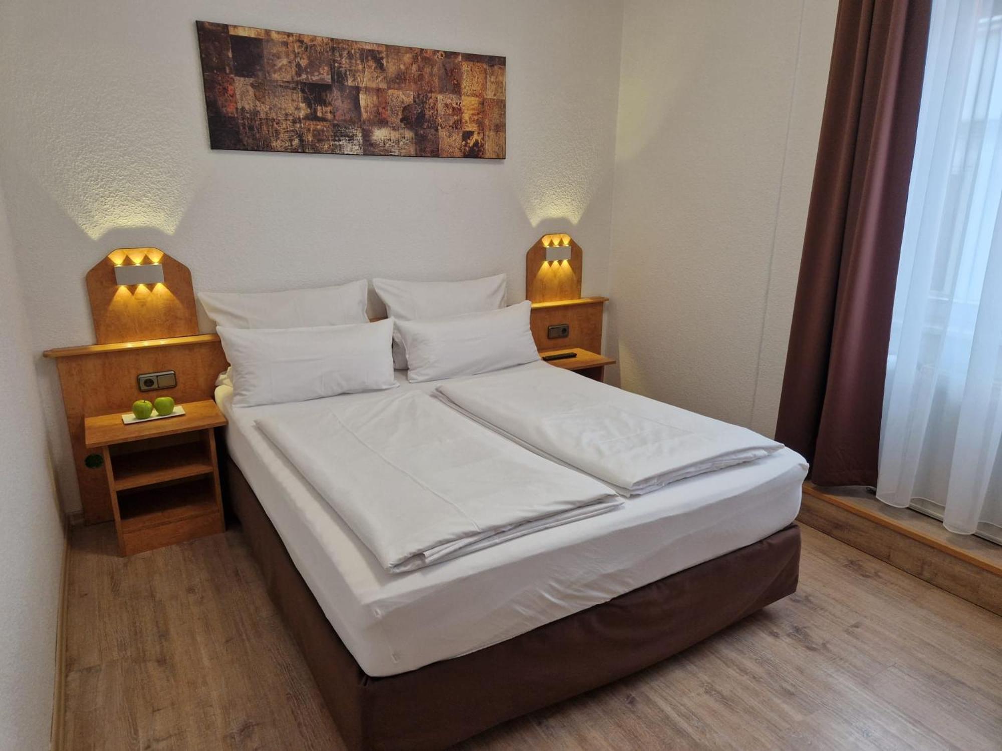 אידשטיין Hotel Goldenes Lamm מראה חיצוני תמונה